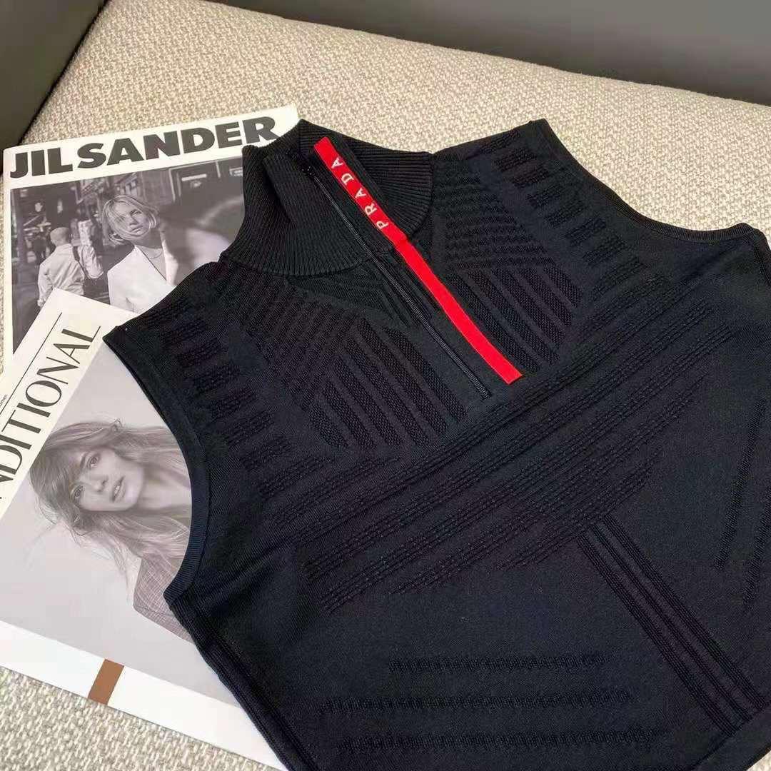 Krada Black Zip Crop Top