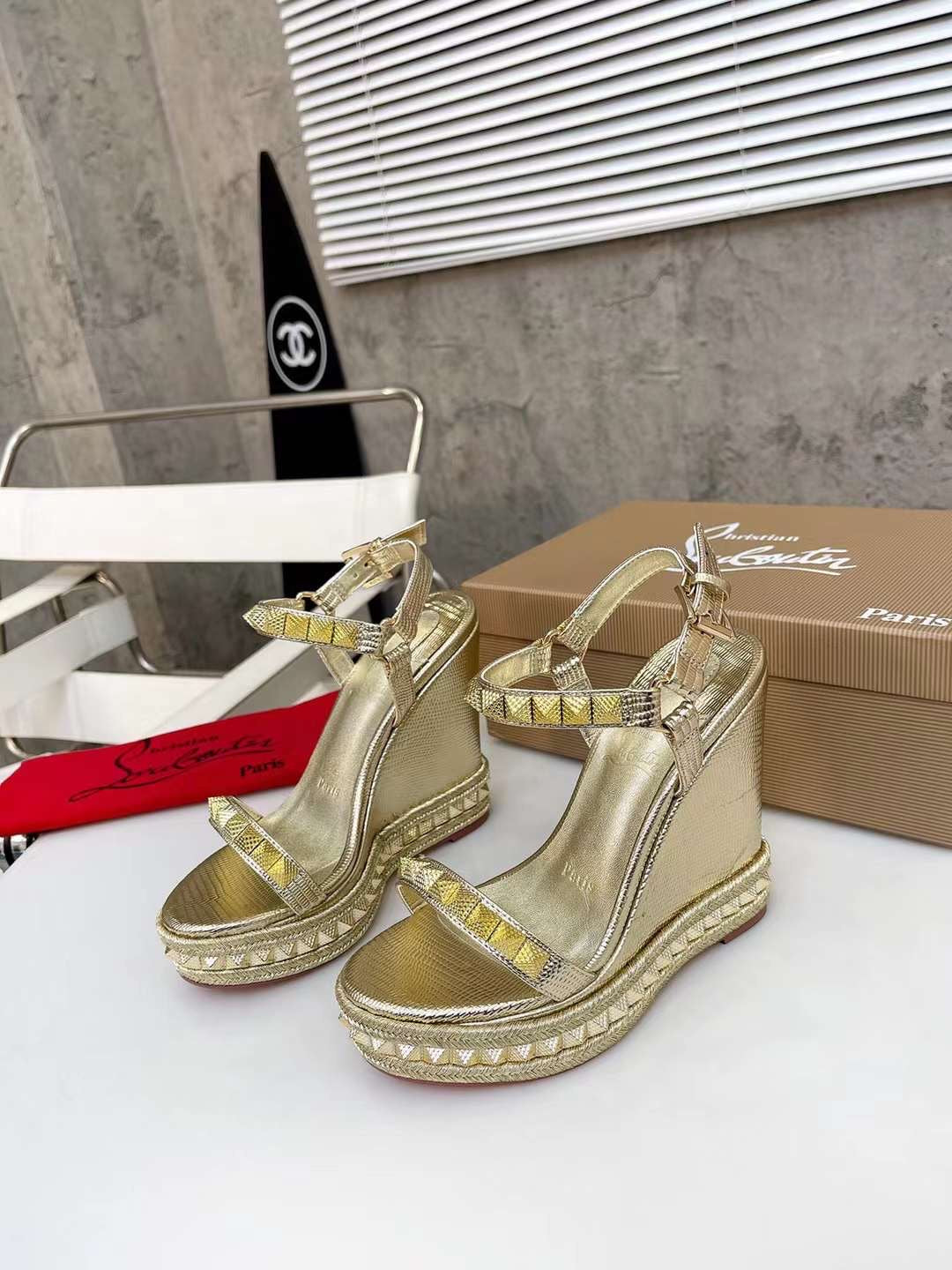 LB Pink Wedge Heel