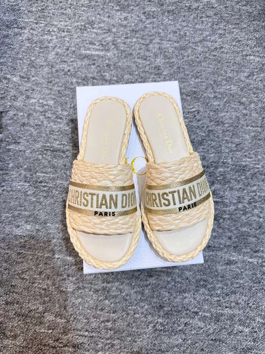 CD Natural Slippers